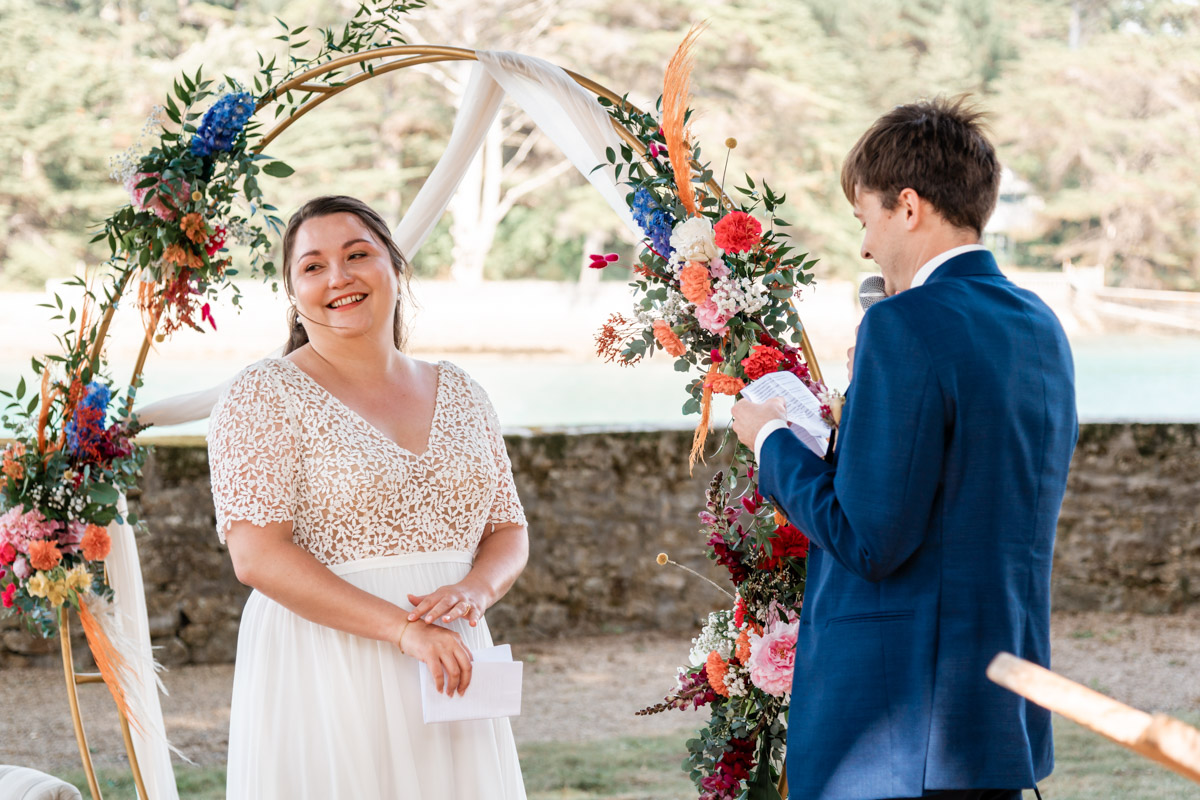 Mariage au Domaine de Kerenez : une arrivée en bateau pour une journée inoubliable