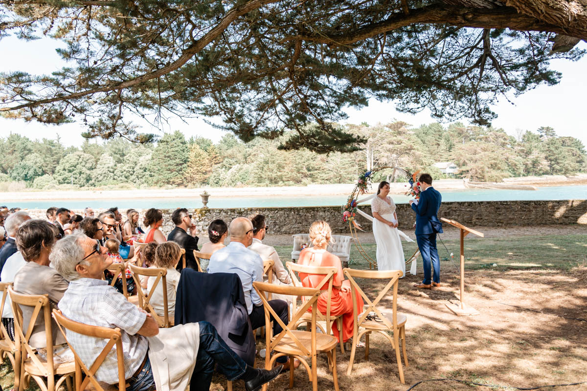 Mariage au Domaine de Kerenez : une arrivée en bateau pour une journée inoubliable