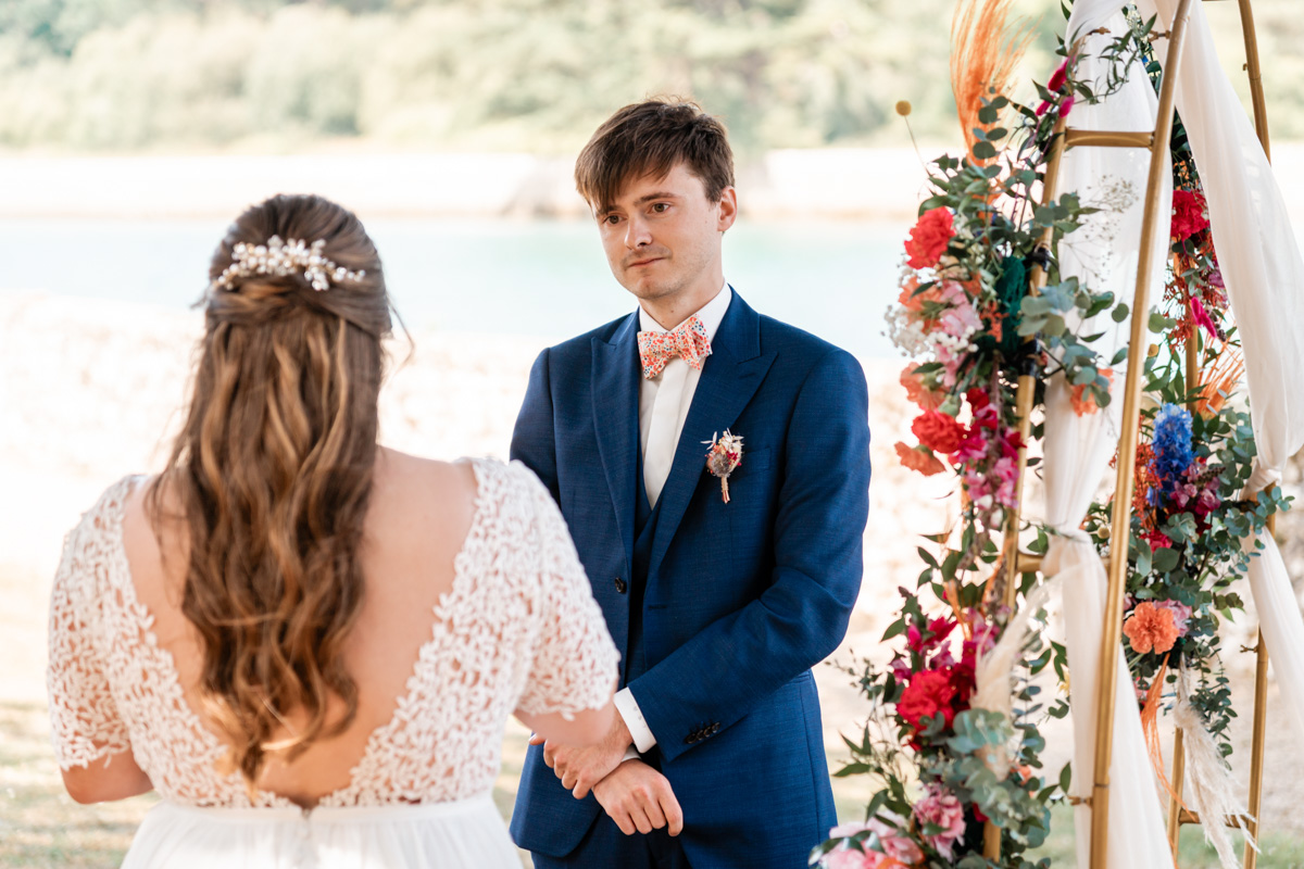 Mariage au Domaine de Kerenez : une arrivée en bateau pour une journée inoubliable