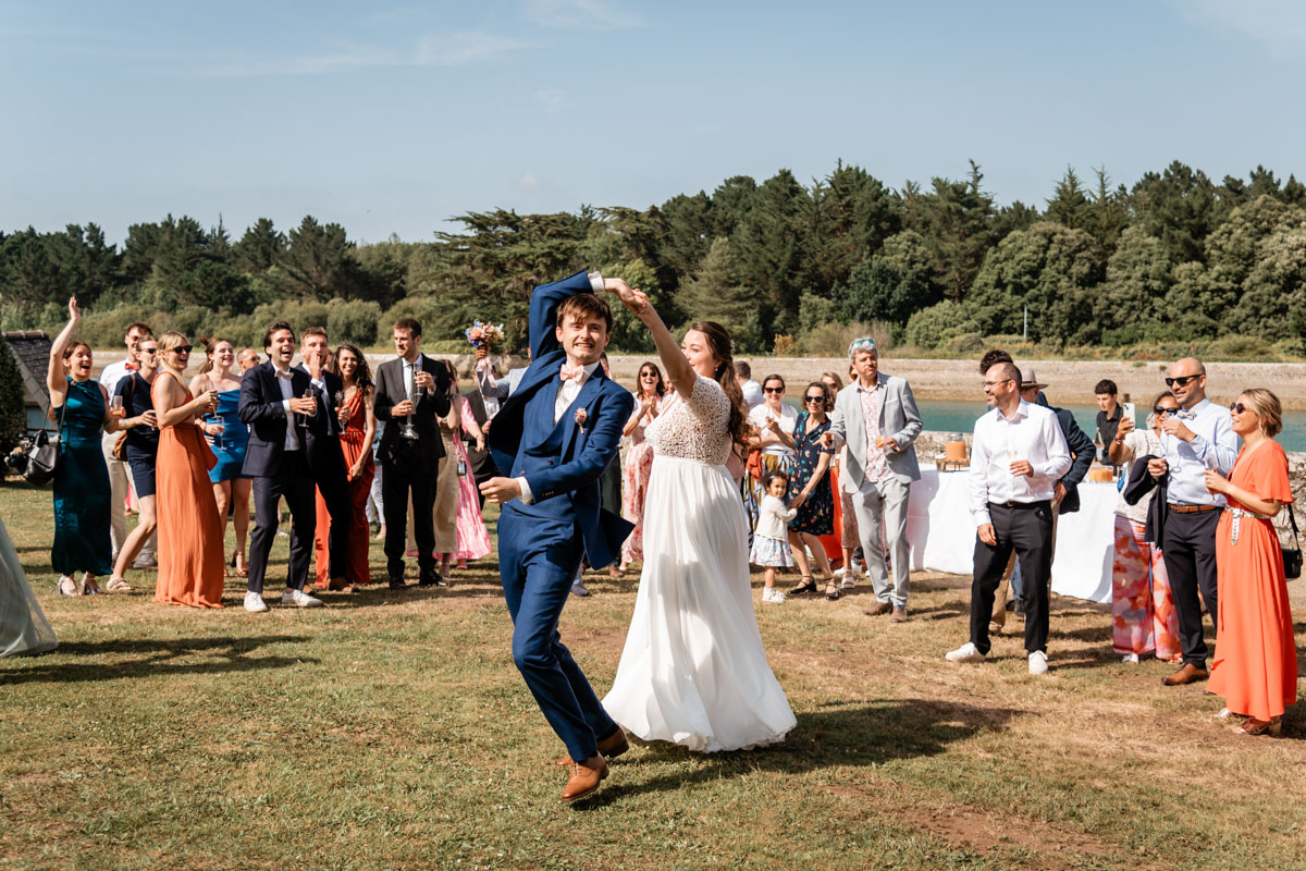 Mariage au Domaine de Kerenez : une arrivée en bateau pour une journée inoubliable