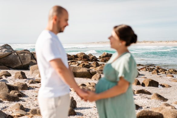 Séance photo Grossesse à la plage de la Torche en Finistère